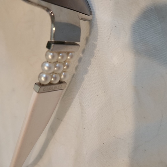 CHANEL Y2k Oversized Sunglasses with Pearl Detail main image 4